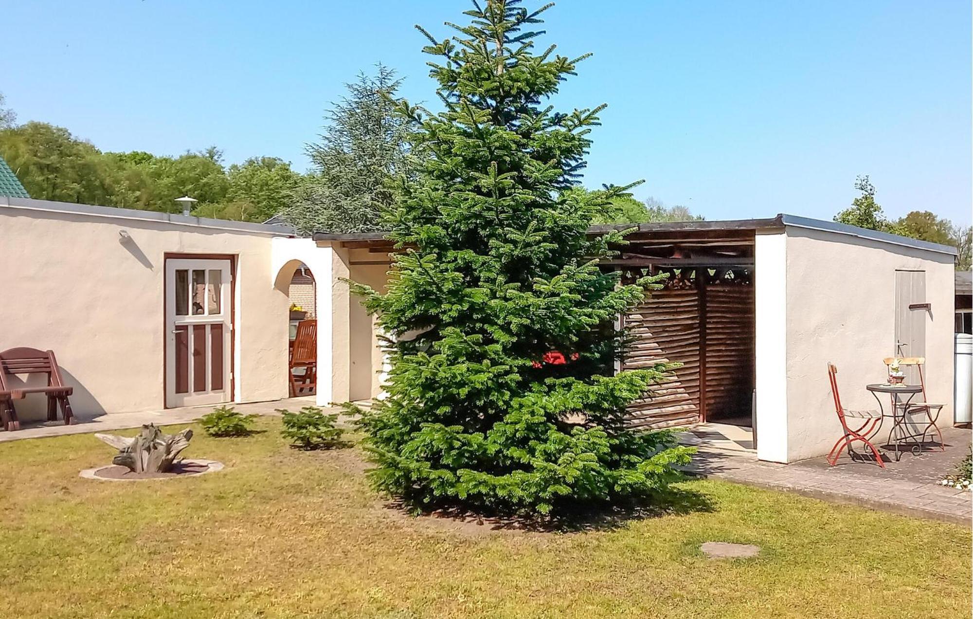 2 Bedroom Gorgeous Apartment In Luebtheen-Garlitz Exterior foto